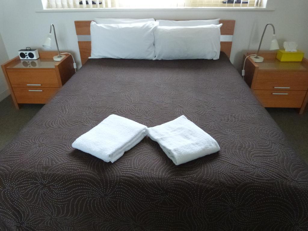 Glenelg Holiday Apartments - Corfu Adelaide Værelse billede